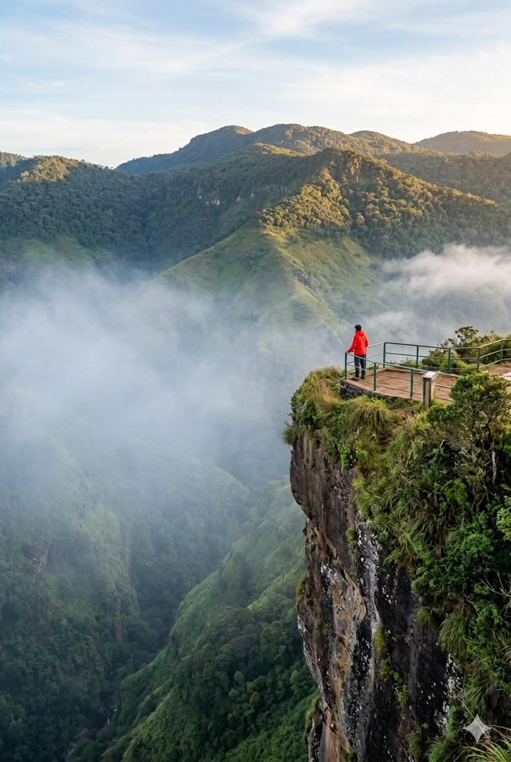 Horton Plains National Park alpine trekking to World’s End