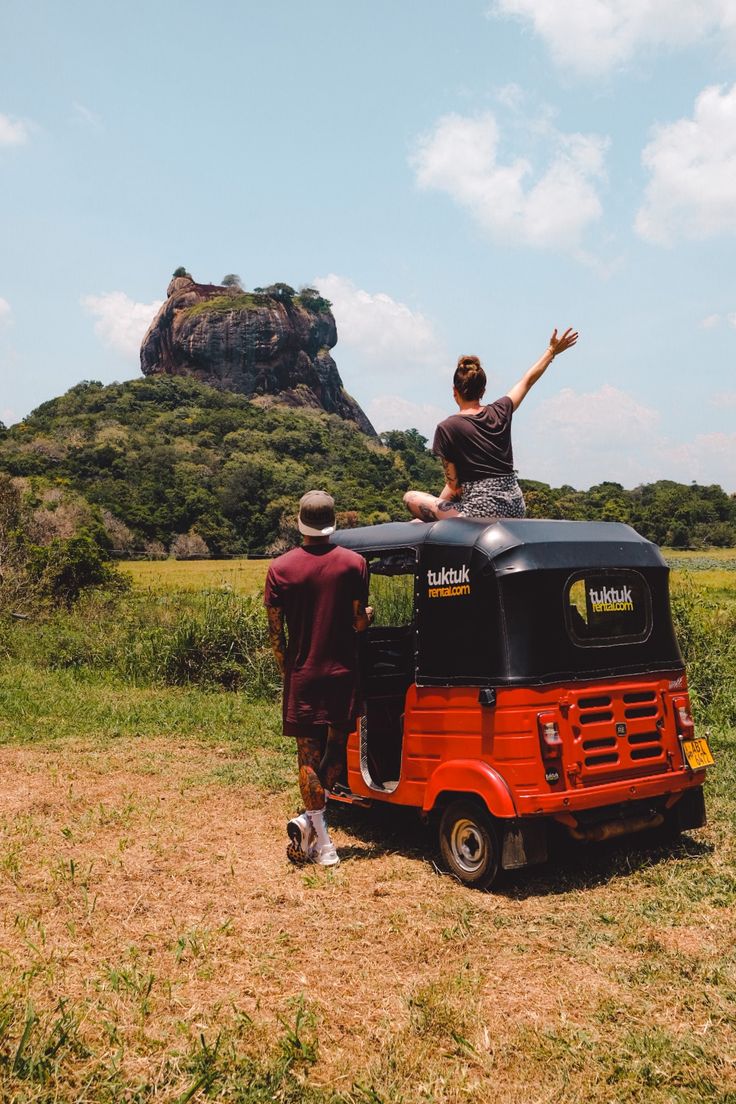 Renting a Tuk-Tuk in Sri Lanka: Police Checkpoints and Paperwork